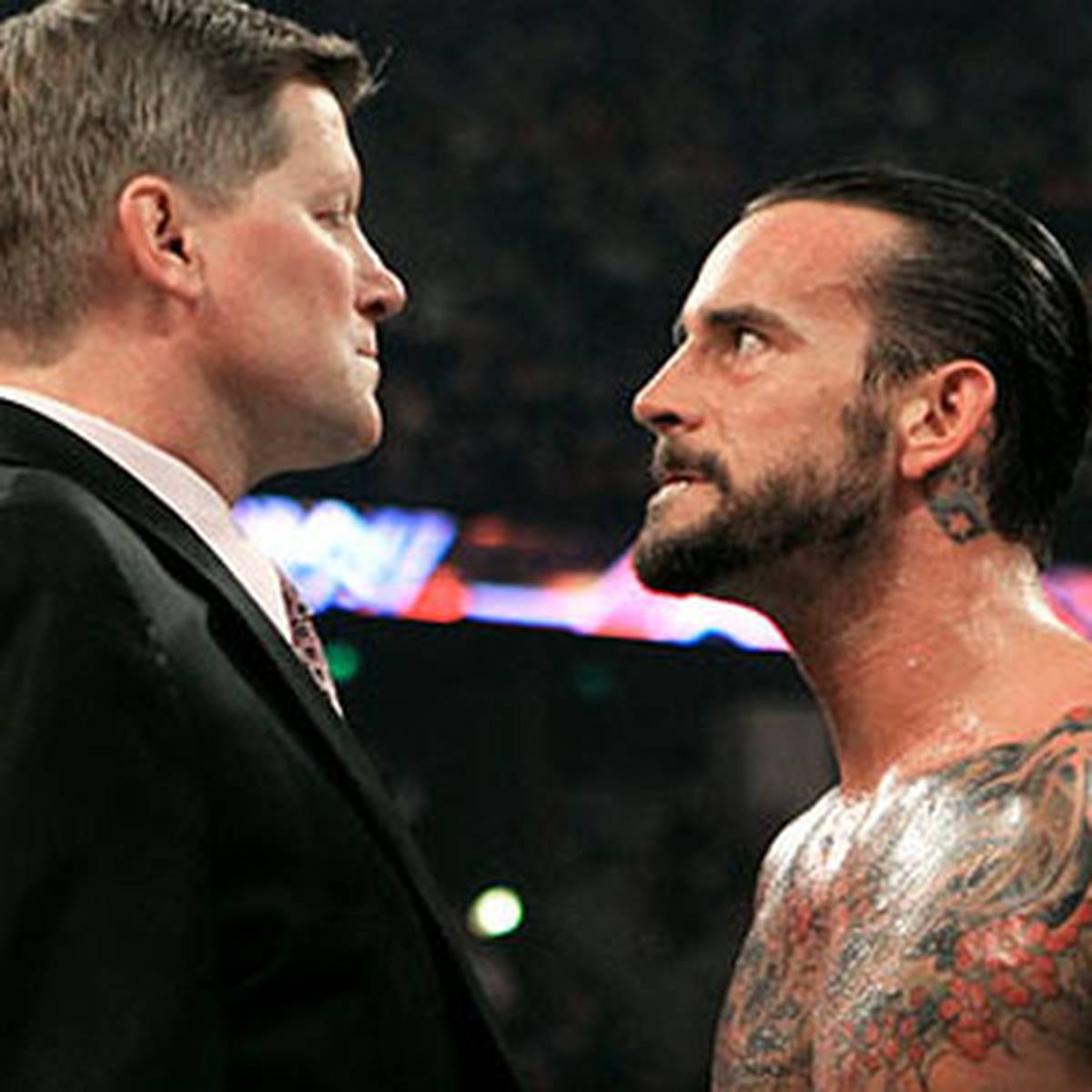 Nach dem Aus von Boss Vince McMahon gibt es bei WWE offenbar noch ein Nachbeben: Auch der mitverwickelte John Laurinaitis soll endgültig weg sein.