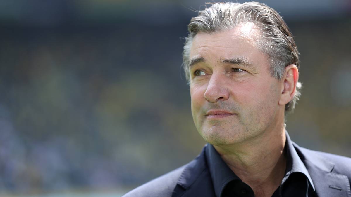 "Als ich beim BVB als Profi angefangen habe, war 'Manni' Kapitän. Er war ein Super-Typ, der mir auch sehr viel geholfen hat", erklärt der heutige Dortmunder Sportdirektor Michael Zorc