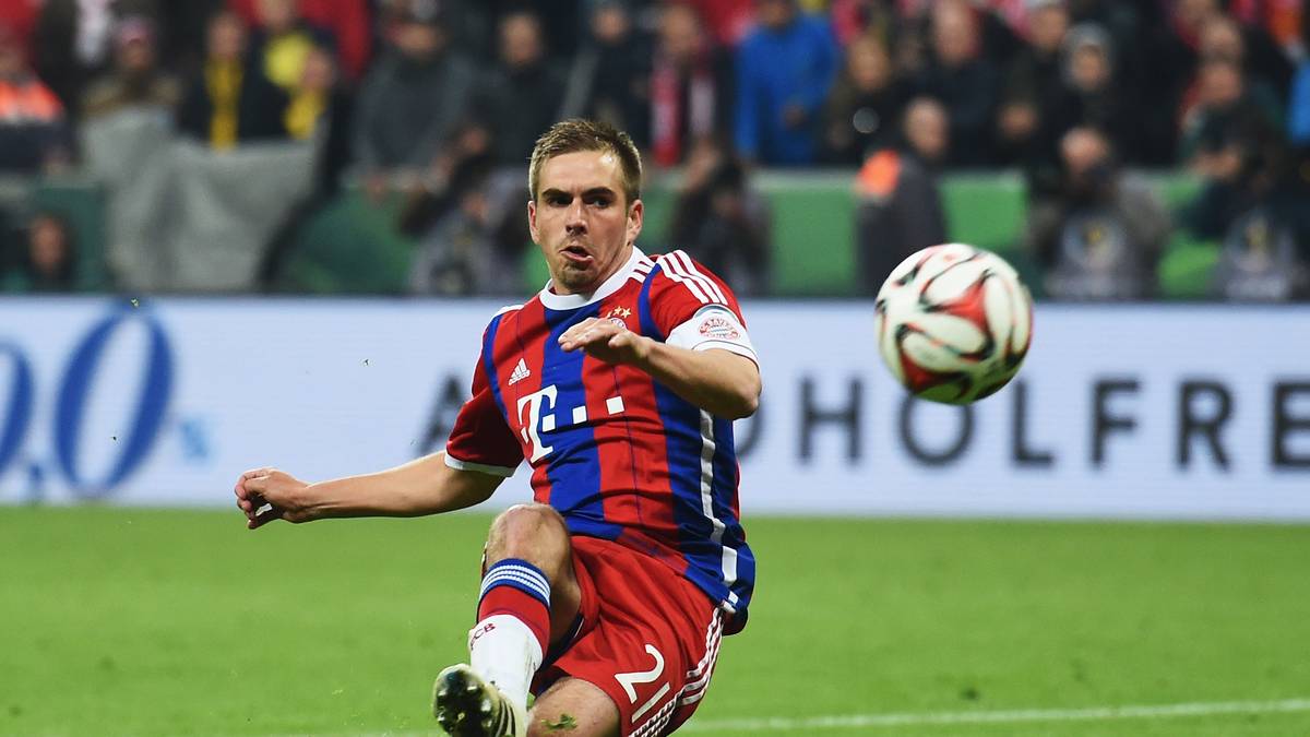 Nach einer torlosen Verlängerung geht es ins Elfmeterschießen. Nachdem sowohl Philipp Lahm als auch Xabi Alonso bei ihren Versuchen ausrutschen, Manuel Neuer verschießt und BVB-Torwart Mitchell Langerak den Versuch von Mario Götze hält, zieht der BVB ins Finale (1:3 gegen Wolfsburg) ein und qualifiziert sich so doch noch fürs internationale Geschäft