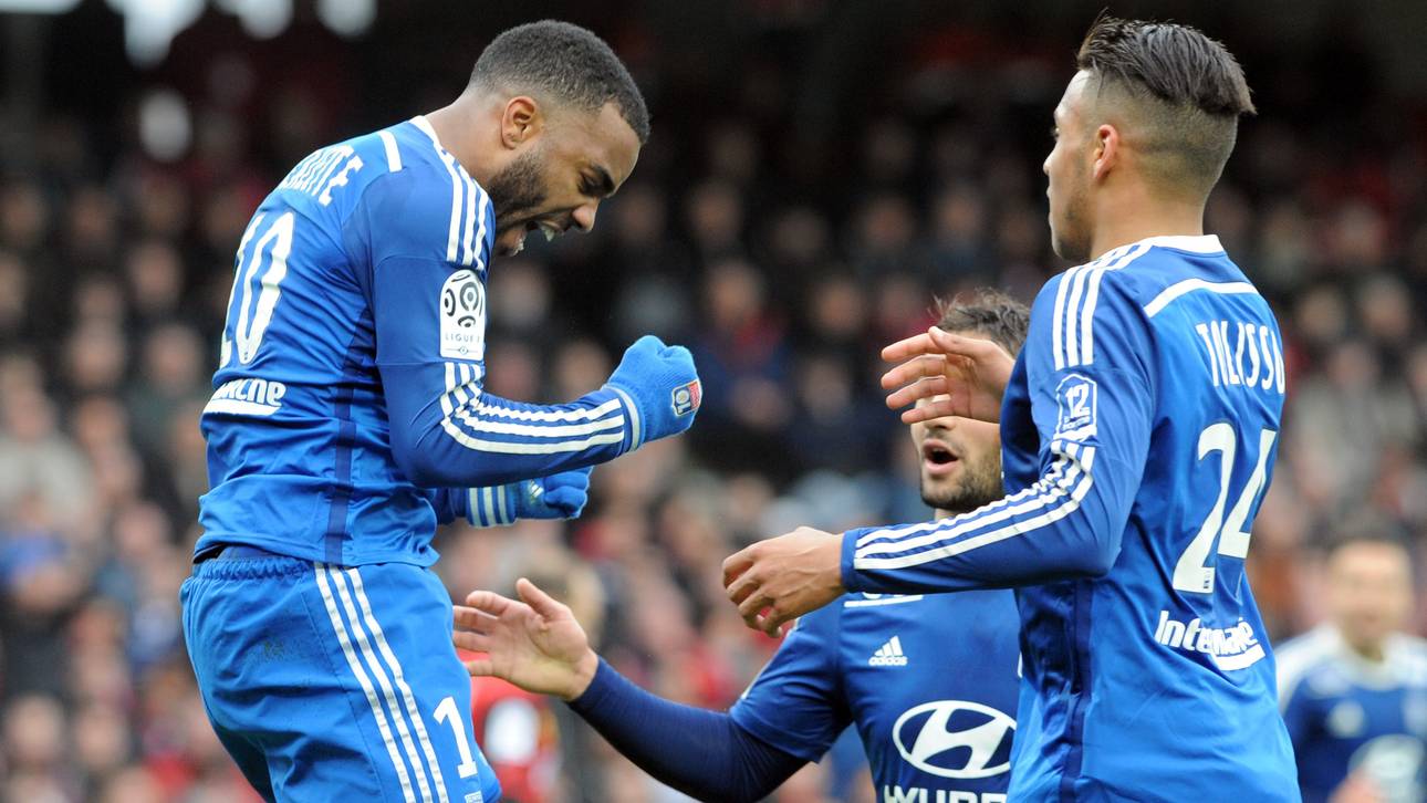 Lyon verdrängt PSG von der Spitze