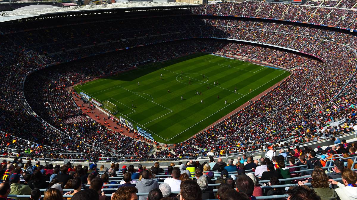 FC BARCELONA: Hier ist nämlich der noch amtierende Triple-Sieger zu Hause. Und hier wird die Spur auch schon deutlich heißer. Seit Jahren steht Hummels schon recht weit oben auf Barcas Liste, jetzt könnte die Zeit tatsächlich gekommen sein