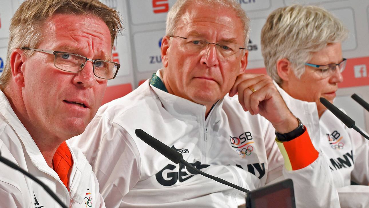 Betretene Gesichter bei der DOSB-Halbzeitbilanz: Dirk Schimmelpfennig, Michael Vesper, Ulrike Spitz