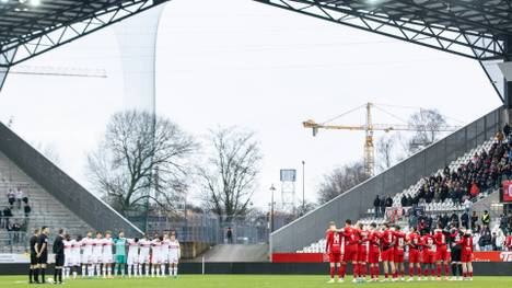 Schweigeminute im Essener Stadion