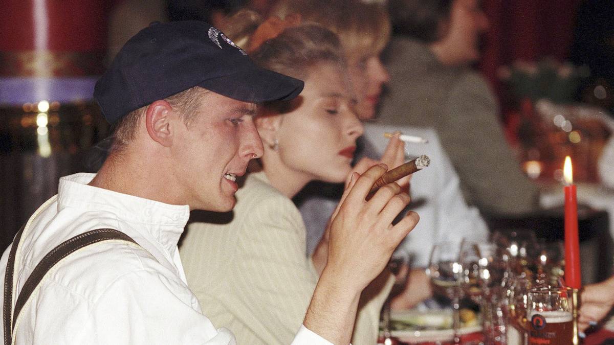 ...weshalb er sich auf Feiern auch mal mit einer Zigarre in der Hand ablichten ließ