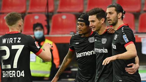 Lucas Alario (2.v.r.) wechselt zu Eintracht Frankfurt