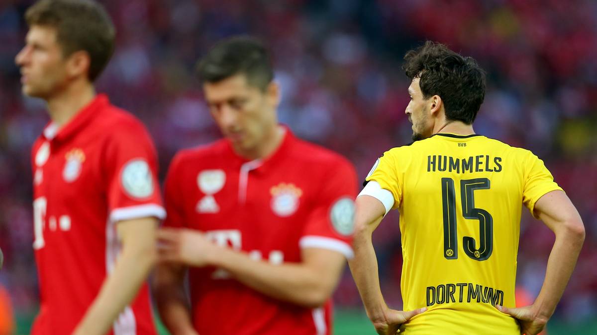 Für fast die gleiche Summe verkauft der BVB Mats Hummels zum FC Bayern, Henrikh Mkhitaryan an Manchester United, Ilkay Gündogan an Manchester City und Jakub Blazczykowski an Wolfsburg. Borussia Dortmund stellt sich komplett neu auf