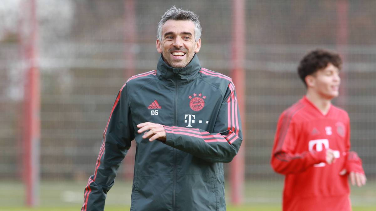 Kloses Antwort beeinflusst auch die Zukunft von Danny Schwarz. Der Ex-Profi betreute zuletzt die U16 und ist Top-Kandidat für die U19, sollte Klose absagen. Andernfalls würde Schwarz bei der U17 Kloses Platz einnehmen