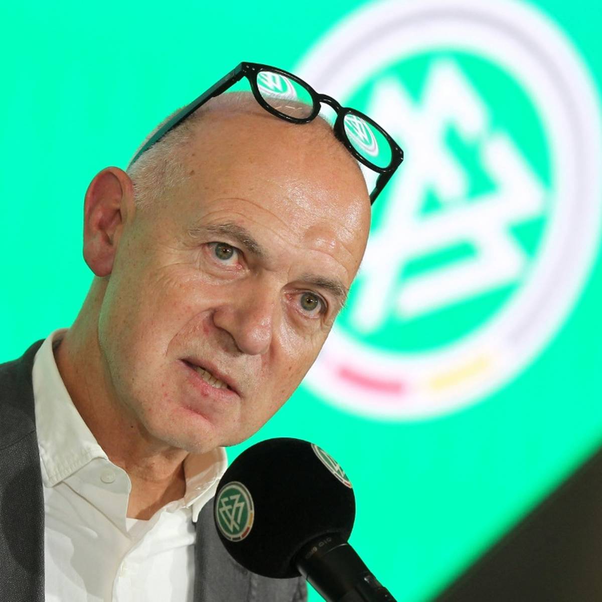 DFB-Präsident Bernd Neuendorf will die Anliegen der LGBTIQ+-Gemeinschaft hinsichtlich der WM in Katar beim Weltverband FIFA ansprechen.