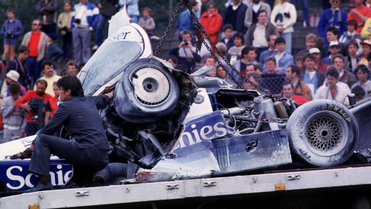 Der zerstörte Wagen von Stefan Bellof nach dem Unfall in Spa