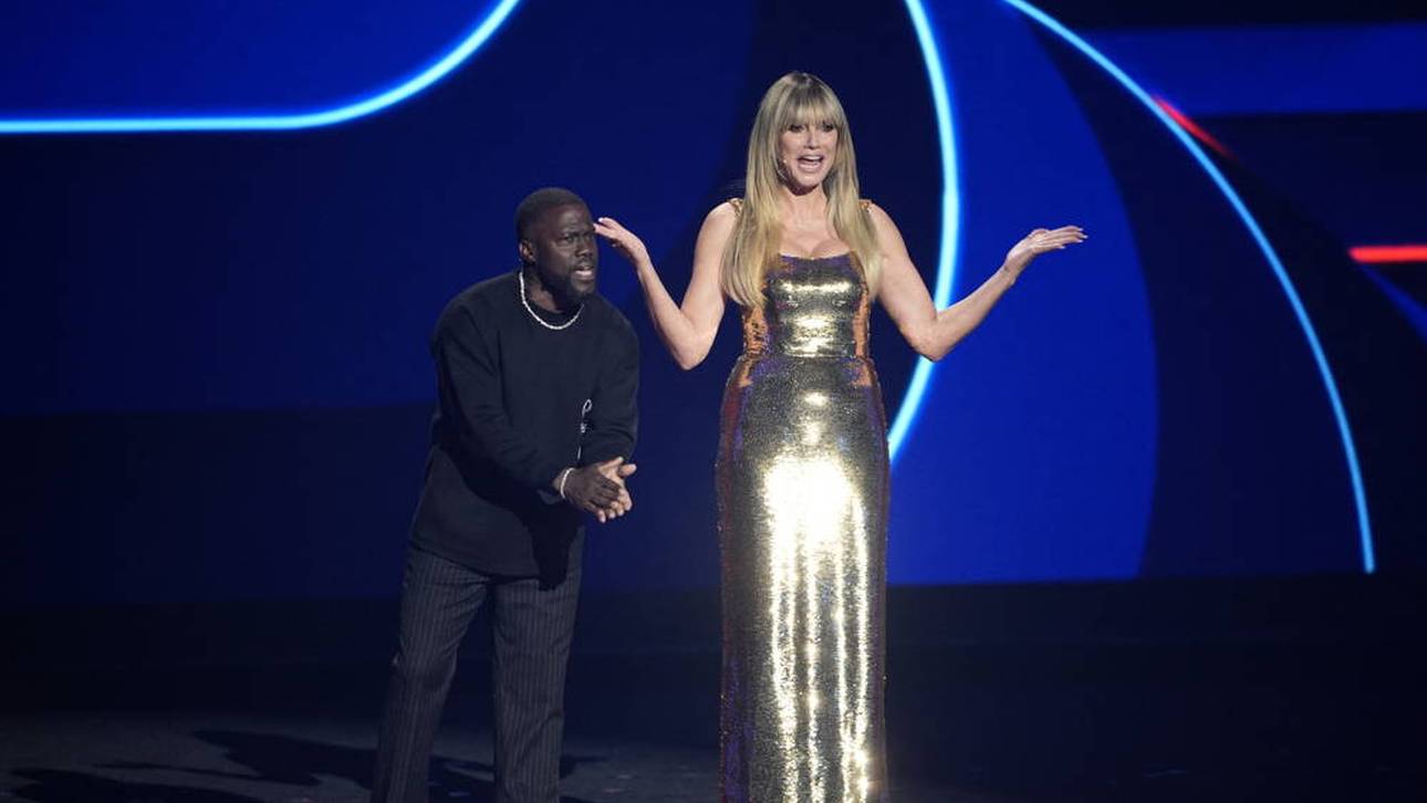 Heidi Klum und Kevin Hart führen die Zuschauer durch das Auslosungsevent