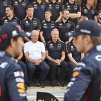 Mit einem unnötigen Fehler nimmt sich Sergio Pérez aus dem Kampf um die Pole in Monaco. Helmut Marko von Red Bull findet danach klare Worte.