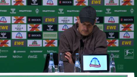 Der FC St. Pauli verliert in Bremen. Nach dem Spiel spricht Trainer Alexander Blessin über die kurze Nachspielzeit. 