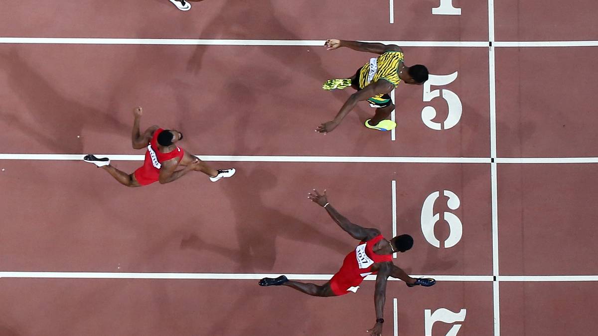 Hauchdünn gewinnt Usain Bolt Gold über 100 Meter vor Justin Gatlin. Selbst aus der Vogelperspektive ist dies kaum zu erkennen