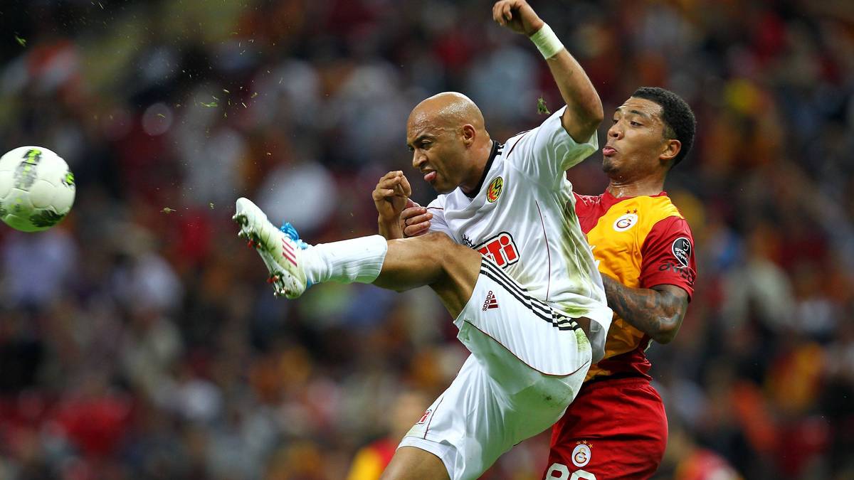 In der Türkei spielt Dede noch drei Jahre nach seinem Abschied vom BVB weiter. Bei Eskisehirspor wird er mit seinem einstigen Coach Michael Skibbe wiedervereint.  Nach seinem Karriereende 2014 macht ihn dieser zum Co-Trainer