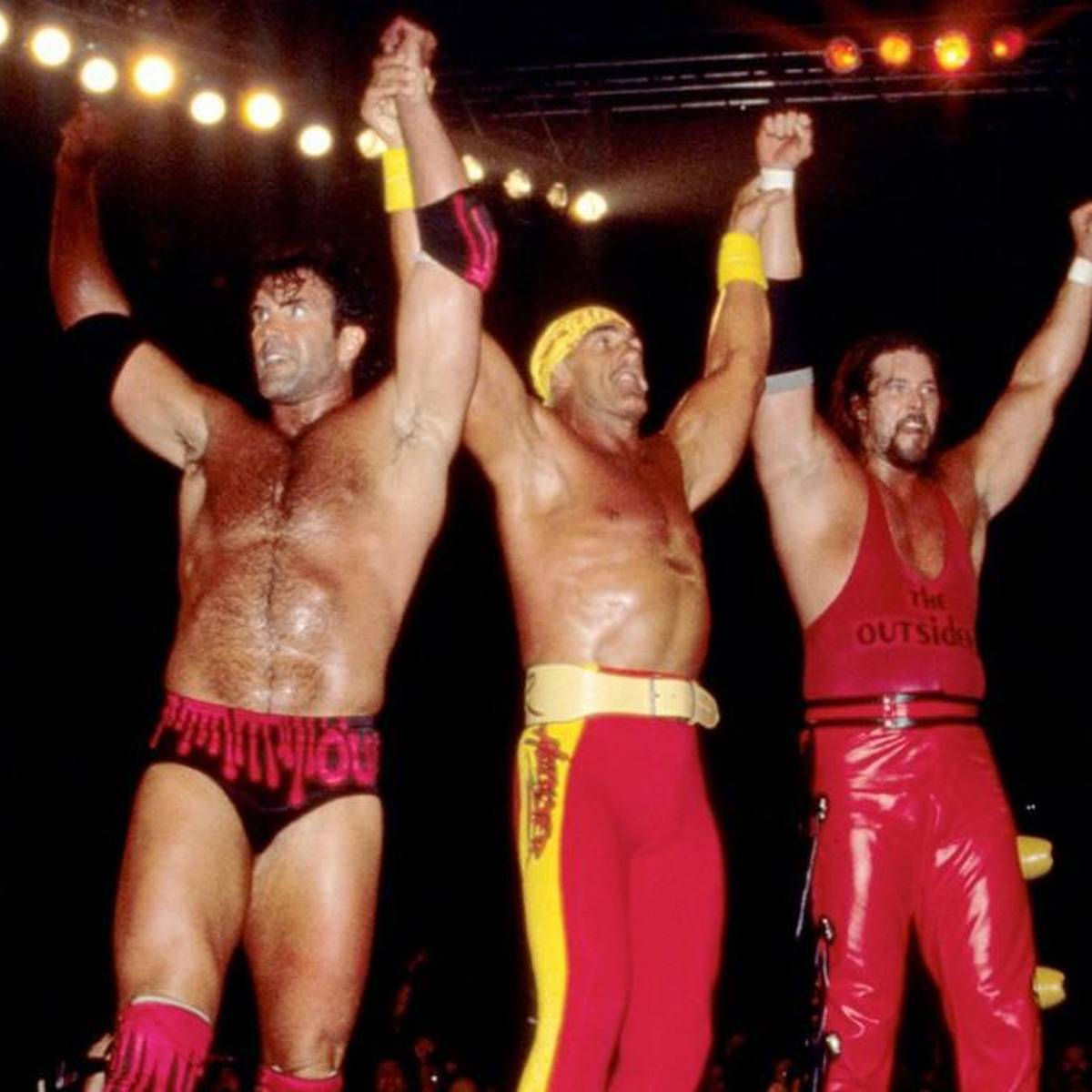 Mit der New World Order (nWo) erfand WWE-Legende Hulk Hogan sich vor 26 Jahren bei WCW völlig neu - nachdem sein Stern vorher schon bedenklich gesunken war.