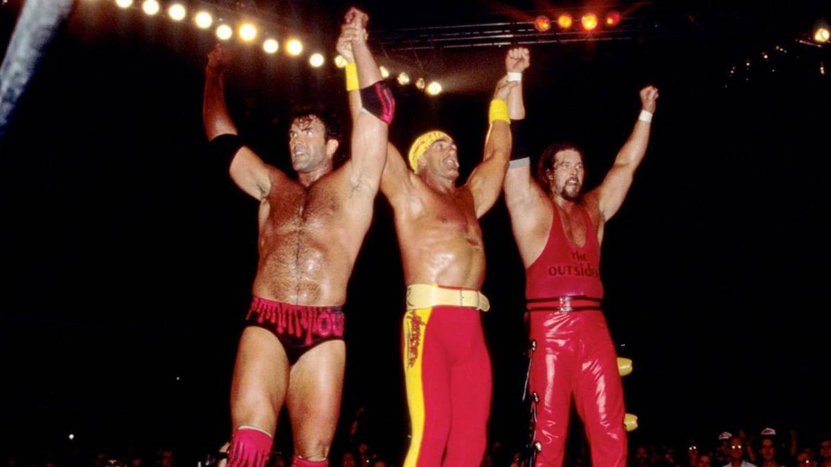 Hulk Hogan (M., mit Scott Hall und Kevin Nash) erfand sich 1996 mit der nWo bei WCW völlig neu
