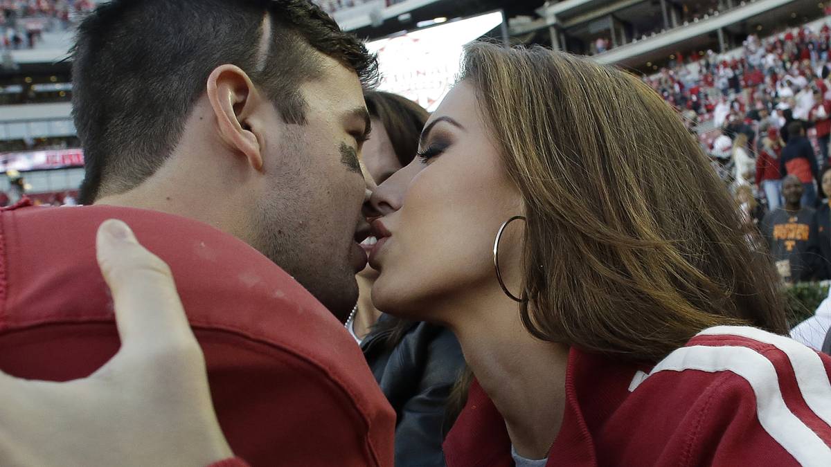 A.J. McCarron gehört nicht zur ersten Garde der NFL-Quarterbacks. Aktuell steht er bei den Houston Texans unter Vertrag. Seine Frau ist allerdings ein Volltreffer. In seiner Zeit am College für Alabama lernte er Katherine Webb kennen