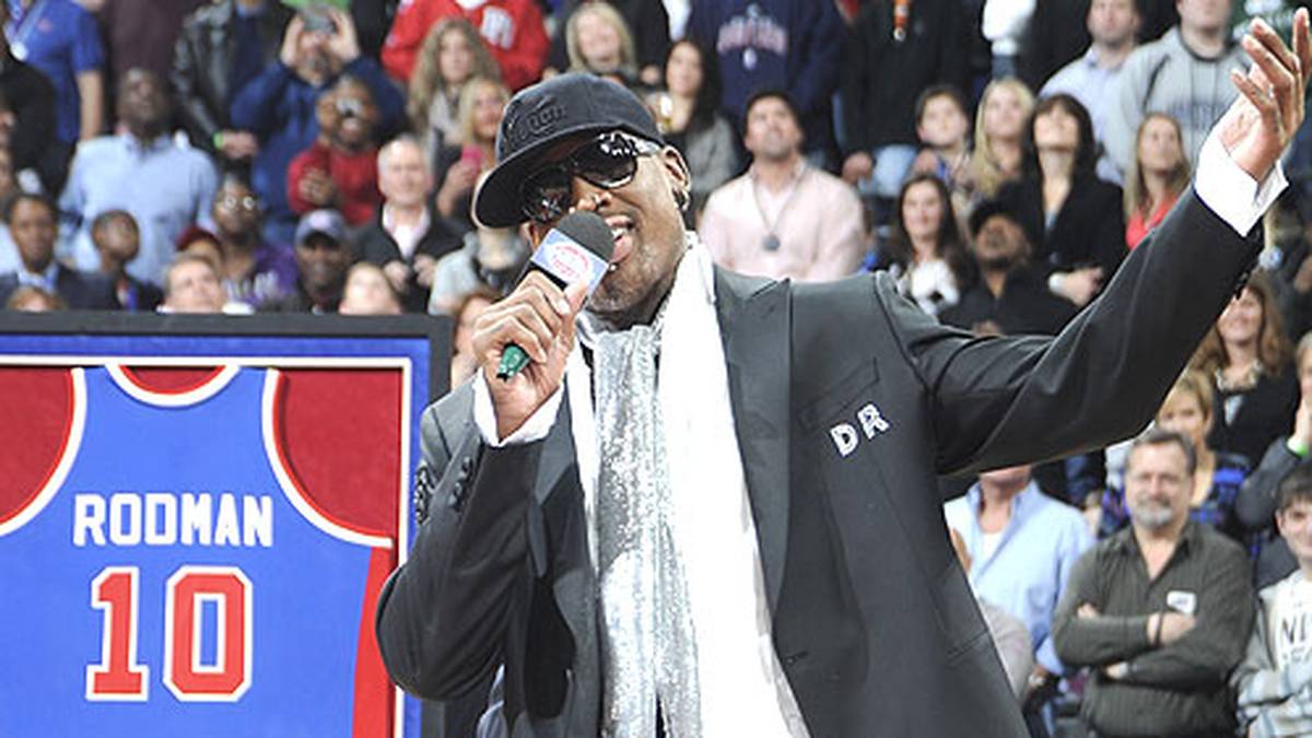 Kein Aprilscherz: Am 1. April 2011 wird beim Spiel der Detroit Pistons gegen die Chicago Bulls Rodmans Nummer zehn von den Pistons retired und damit nie mehr vergeben
