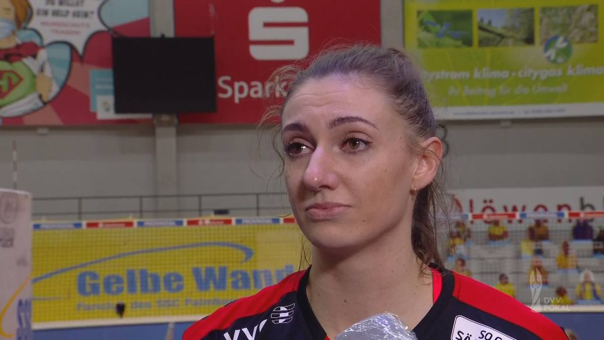 Schwerin erlebte ein hochklassiges Pokal-Halbfinale. Nach dem Spiel ring Lena Stigrot mit den Tränen.