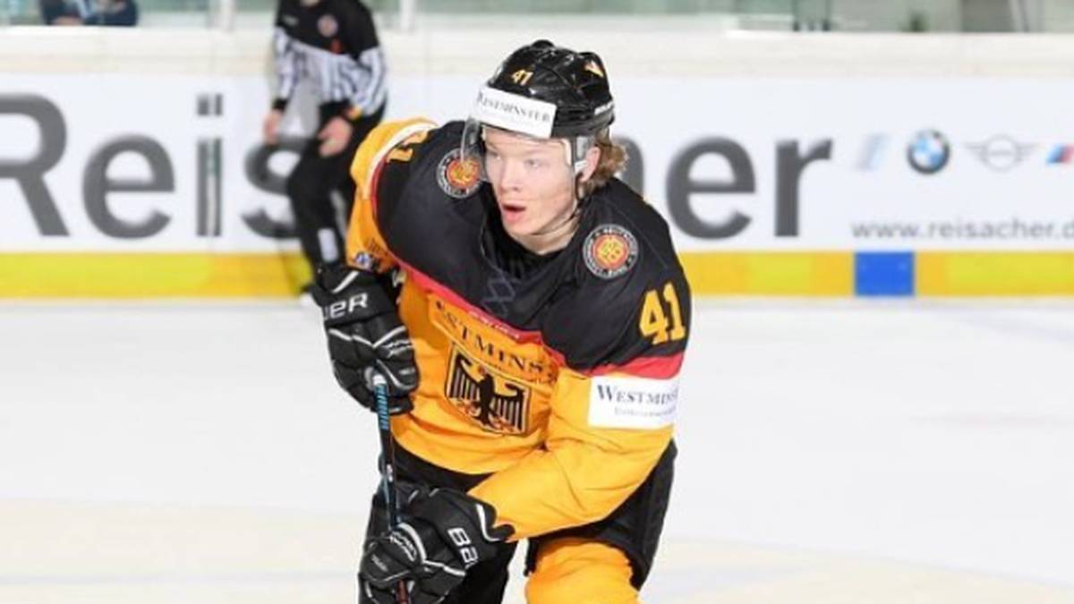 Seit der Saison 2014/2015 kommt er regelmäßig in der DEL zum Einsatz. Im selben Jahr gab er bereits sein Debüt in der Nationalmannschaft