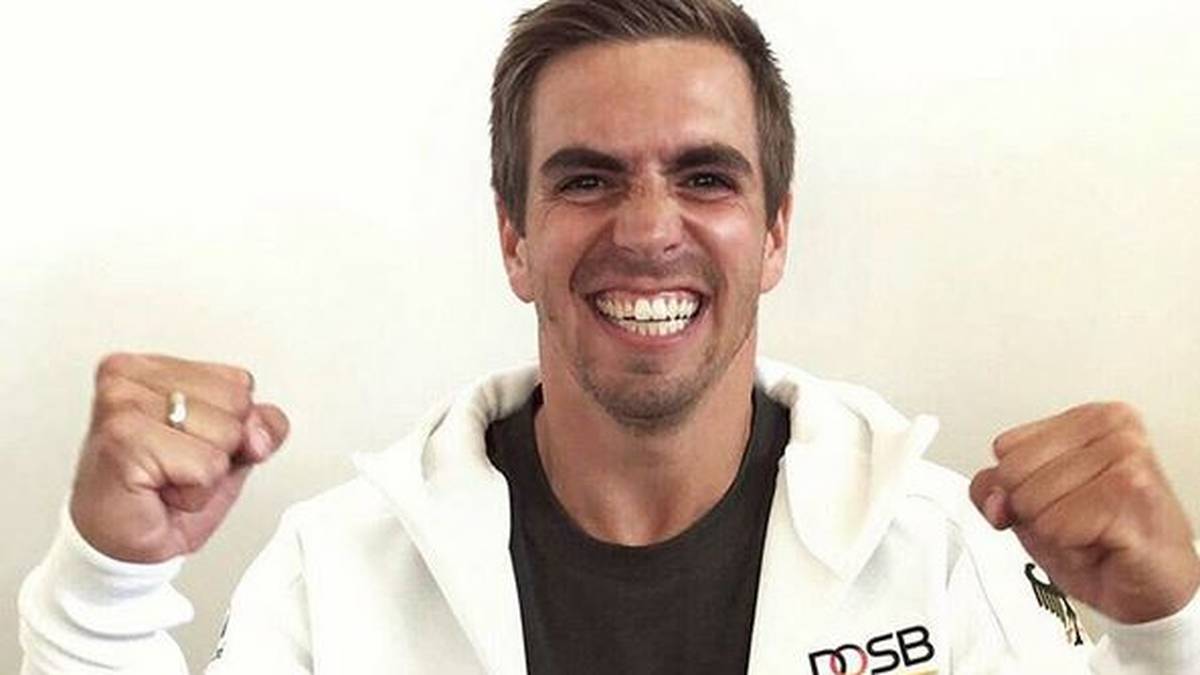 Nein, Philipp Lahm ist nicht nachnominiert worden, aber er fiebert im offiziellen Outfit mit dem Olympia-Team mit: "Viel Erfolg, deutsches Olympiateam! Ihr wisst ja, mit Rio haben wir gute Erfahrungen gemacht..."