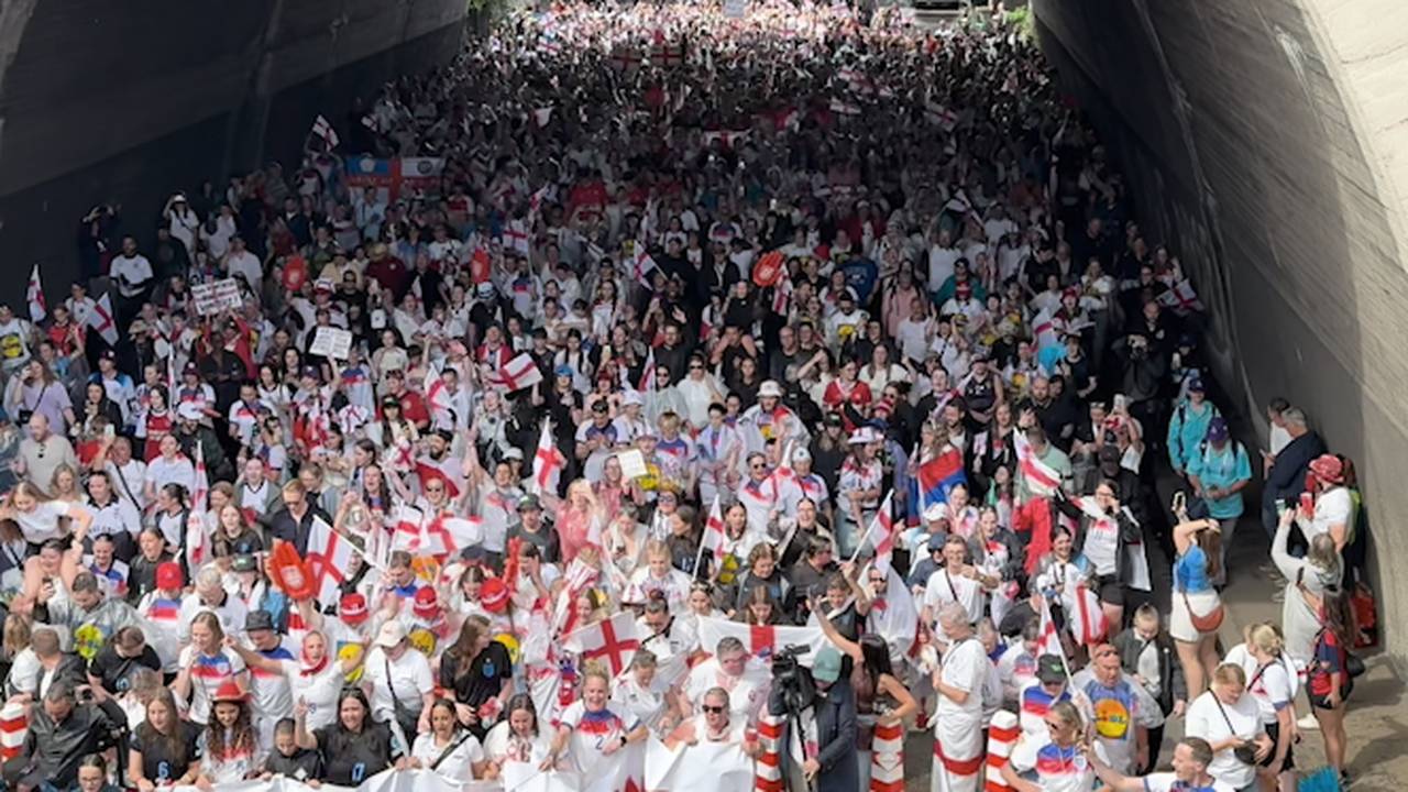 Finalreif! Fans stimmen sich auf EM-Finale ein | Frauen-EM
