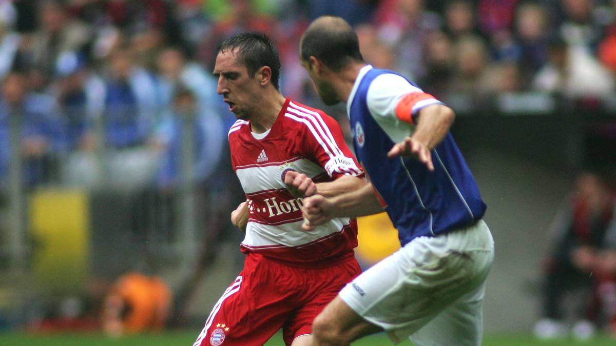 Vor zwölf Jahren trat ein Spieler auf die Bühne der Bundesliga, der diese prägen sollte wie wenig andere: Franck Ribéry absolvierte sein erstes Liga-Spiel für den FC Bayern (3:0 gegen Hansa Rostock)