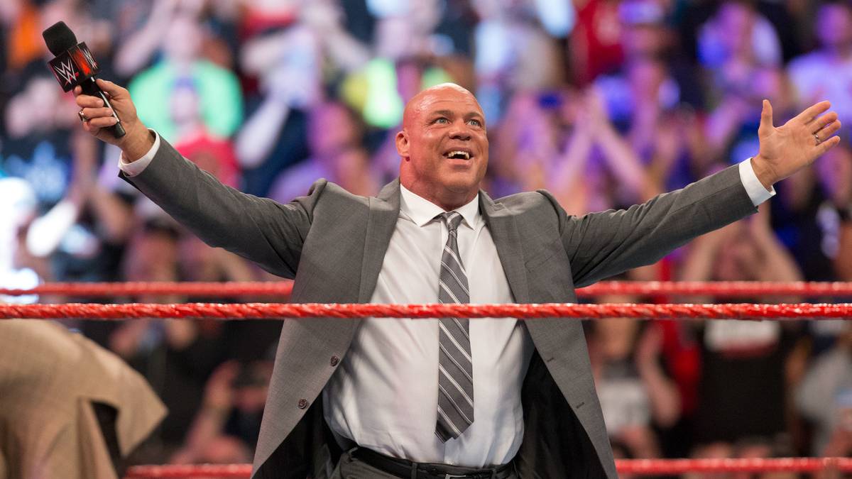 3. APRIL 2017 - Die Milch hat ihn fit gehalten: Nach über zehn Jahren Abwesenheit kehrt WWE-Legende Kurt Angle zu RAW zurück - und wird von Vince McMahon zum neuen General Manager der Show ernannt
