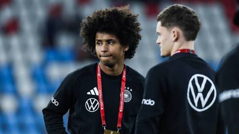 Karim Adeyemi hat Probleme mit dem Staat. SPORT1-Reporter Manfred Sedlbauer spricht darüber, wie der DFB mit der Thematik umgeht.