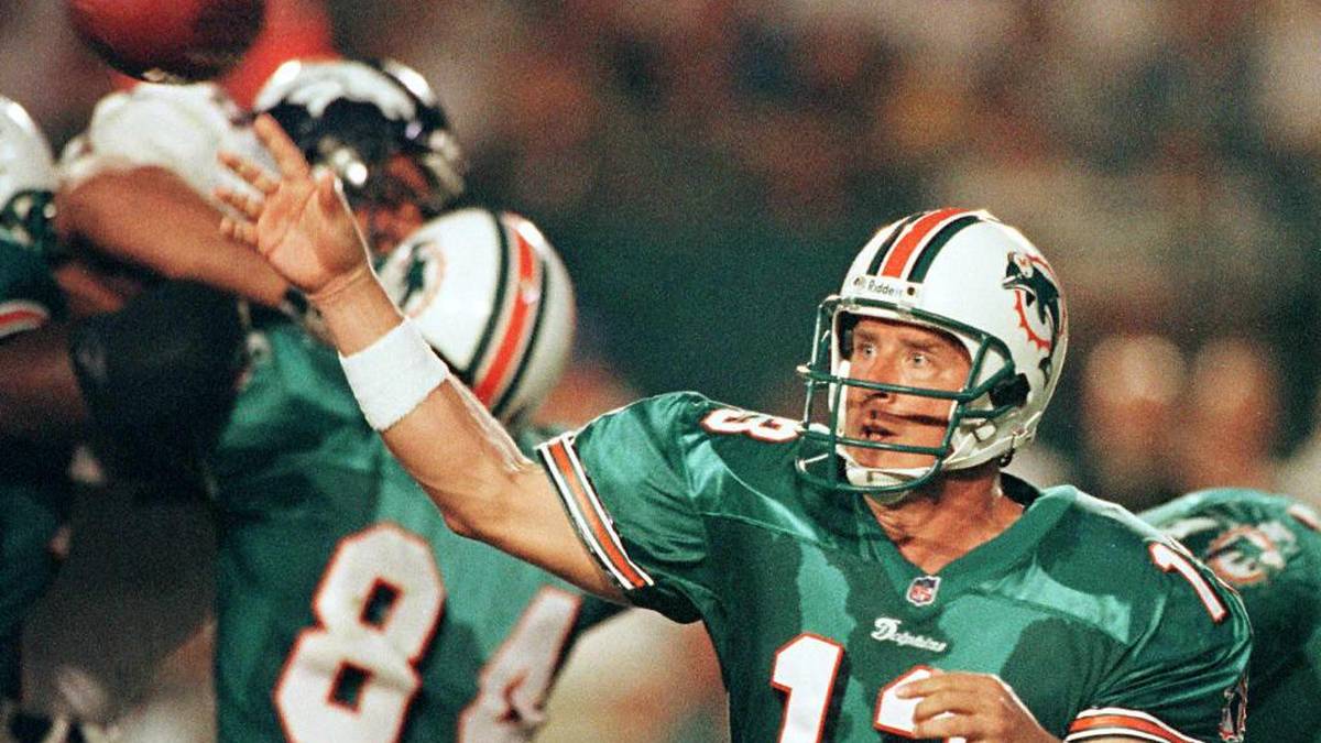 DAN MARINO: Ehemaliger Football-Profi. Von 1983 bis 1999 spielte er für die Miami Dolphins in der NFL.