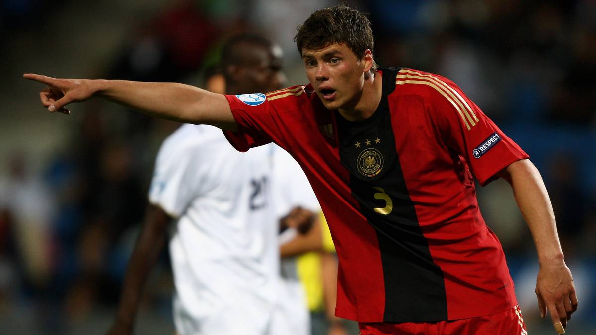 SEBASTIAN BOENISCH: Erst seit einigen Tagen steht der zuletzt vereinslose Boenisch bei 1860 München unter Vertrag. 2009 wechselte er sich in der U21 mit Dortmunds Marcel Schmelzer als Linksverteidiger ab - und erhielt im Finale den Vorzug. Hatte damals vor der EM in Bremen vermeintlich den Durchbruch geschafft, die ganz große Karriere blieb dem späteren polnischen A-Nationalspieler auch verletzungsbedingt aber verwehrt