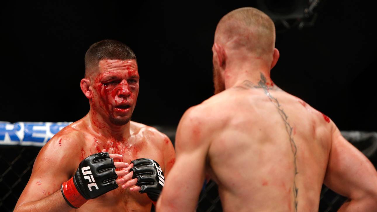 Nate Diaz (l.) war gegen Ende des Fights blutüberströmt