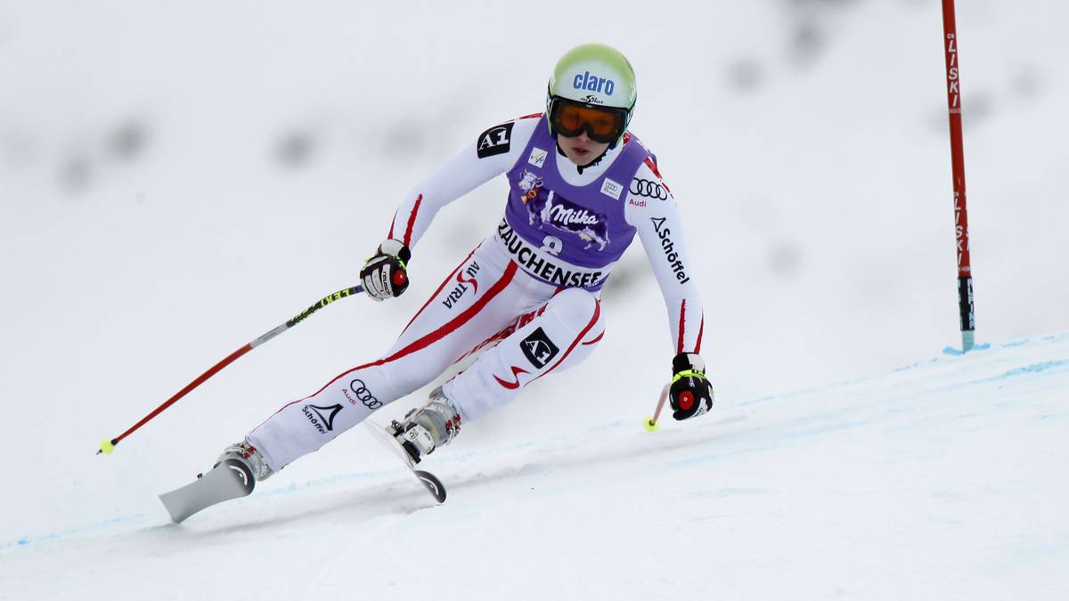 Doch Fenninger lässt sich von diesem Rückschlag nicht unterkriegen. In den schnellen Disziplinen gehört sie bald zur absoluten Weltklasse