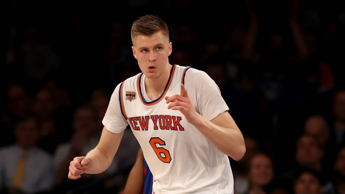 KRISTAPS PORZINGIS (Adidas, max. 6 Millionen Euro pro Jahr): Der Lette belohnte sich für seine starke Rookie-Saison 2015/1016 und bekommt von seinem Ausrüster mindestens drei Millionen Euro im Jahr, mit Boni maximal sechs Millionen. So viel hat noch nie ein Europäer für einen Schuh-Deal verdient