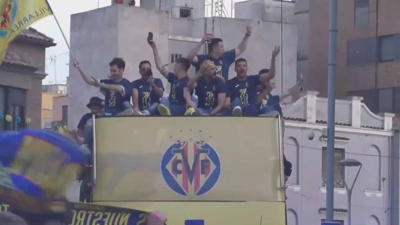 FC Villarreal: Spieler und und Fans feiern den Gewinn der Europa League