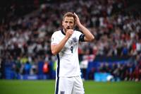 An Harry Kane geht das Spiel der englischen Nationalmannschaft gegen Serbien über weite Strecken vorbei. Das entfacht eine Debatte über Kanes Rolle bei den Three Lions.