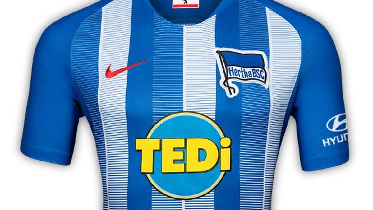 HERTHA BSC: Weiß-blaue Längsstreifen - die Hertha setzt einmal mehr auf ihren gewohnten Look