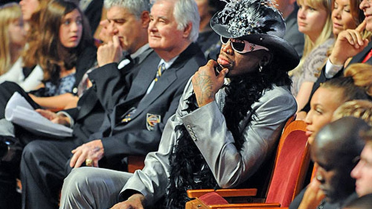 Und dessen Sohn Chris übt denn auch deutliche Kritik an der Rodman-Aufnahme: "Ich weiß nicht, was schockierender ist: Dass sie Chris nicht schon vor 30 Jahren aufgenommen haben. Oder dass sie Dennis nicht noch 30 Jahre haben warten lassen"