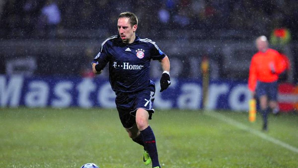 Ribéry wirbelt bereits seit der Saison 2007/08 in der bayerischen Landeshauptstadt. Seine erste Chance auf eine Bayern-FUT-Karte bekam er mit FIFA 09
