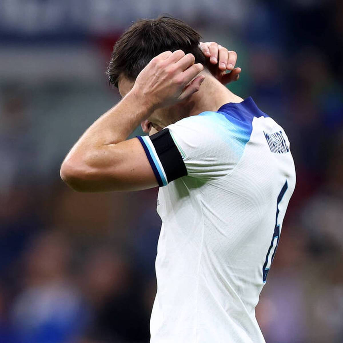 Die kritischen Stimmen über Harry Maguire reißen nicht ab. Mit einer unglücklichen Aktion im Länderspiel gegen Italien weckt der ManUnited-Verteidiger einmal mehr den Ärger der englischen Fans.