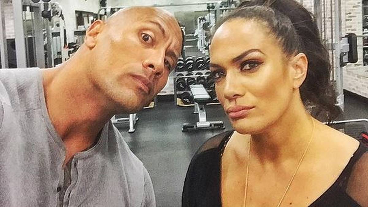 Ein noch größeres Kraftpaket als Brooke: NIA JAX, ehemaliges Plus-Size-Model und Cousine von WWE-Legende und Hollywood-Star Dwayne "The Rock" Johnson