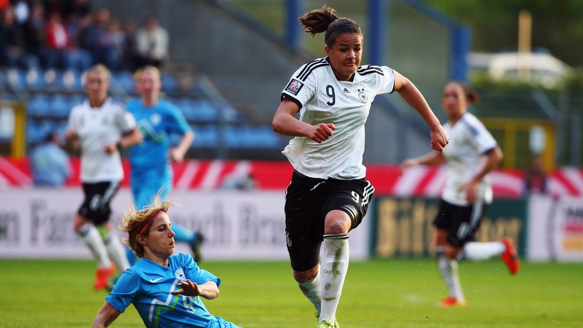 Lena Lotzen (Alter: 21, Verein: FC Bayern München, Länderspiele: 21, Tore: 4)