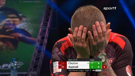 Nathan Aspinall und Jonny Clayton liefern sich bis zum Ende ein Kopf an Kopf Rennen. Im elften Leg sieht es so aus, als wolle keiner gewinnen. 