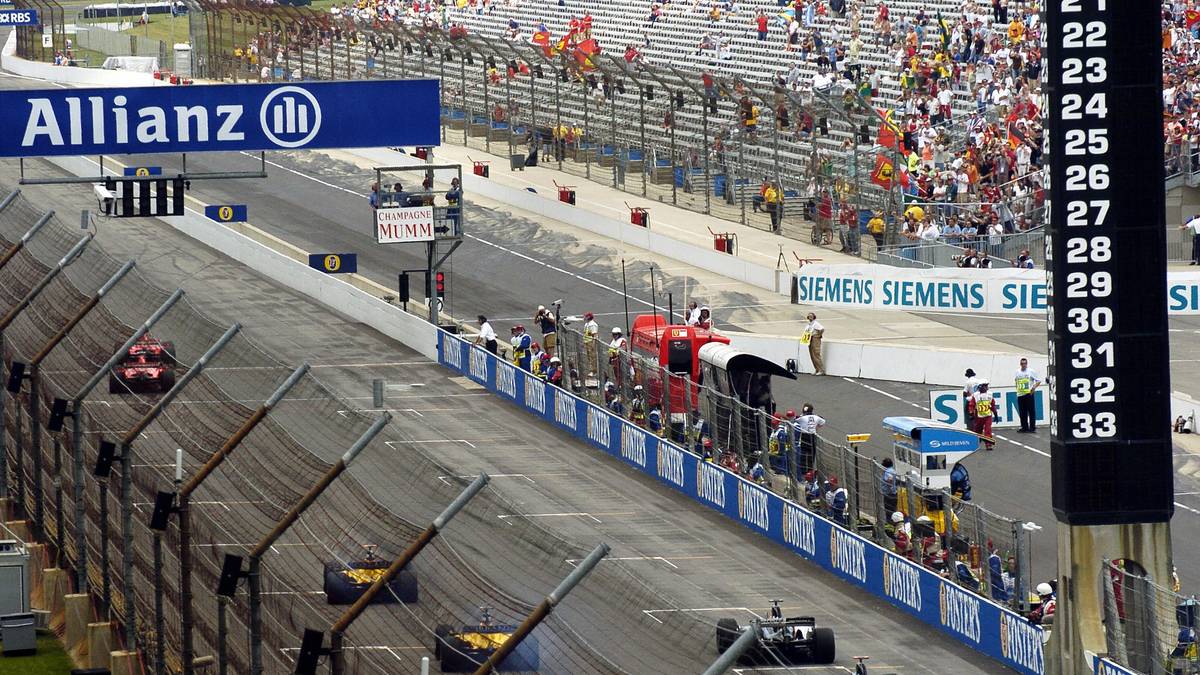 2005: Der Reifen-Skandal von Indianapolis: Michelin bringt die falschen Reifen zum US-Grand-Prix mit. Es kommt zu Reifenschäden. Am Ende starten nur lächerliche sechs Autos, jene auf Bridgestone-Reifen, in den Kleinen Preis der USA. Die Fans toben, die Welt lacht die F1 aus