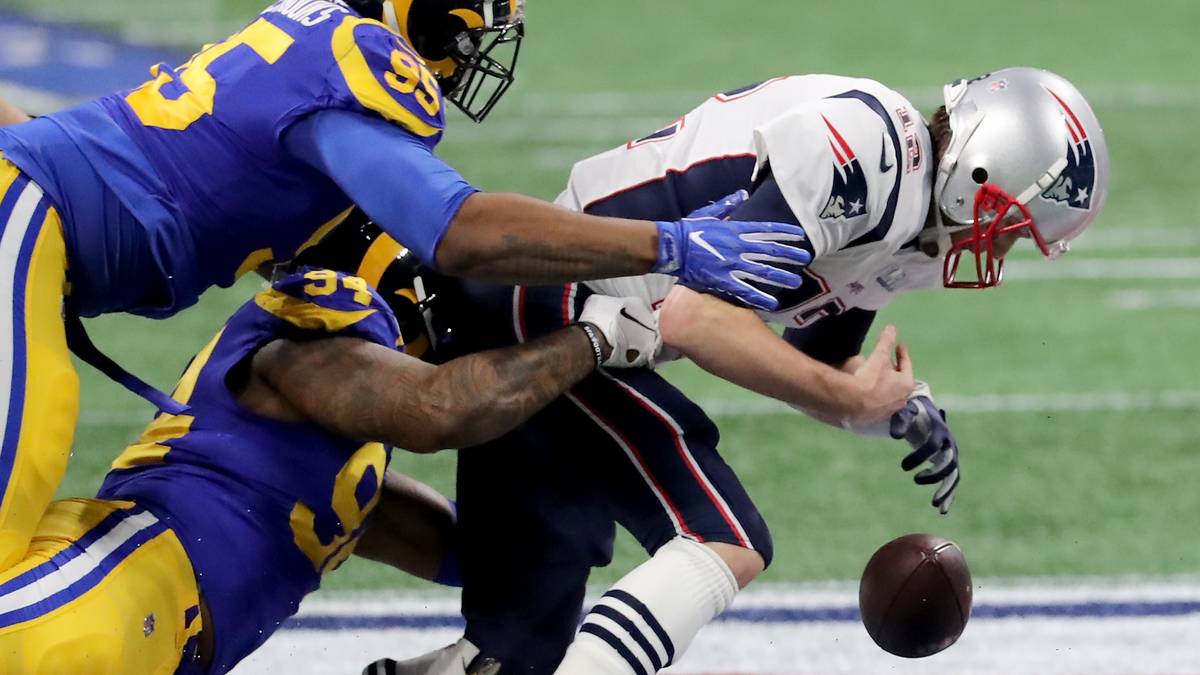 ... und dem flutscht der Ball aus den Händen