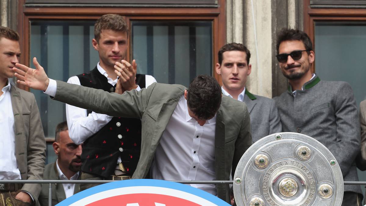 ... und richtet einen Appell direkt an die Bayern-Chefs Uli Hoeneß und Karl-Heinz Rummenigge: "Jeder in der Klubführung des FC Bayern hat selbst eine große Karriere vorzuweisen. Sie sollten seine Situation verstehen"