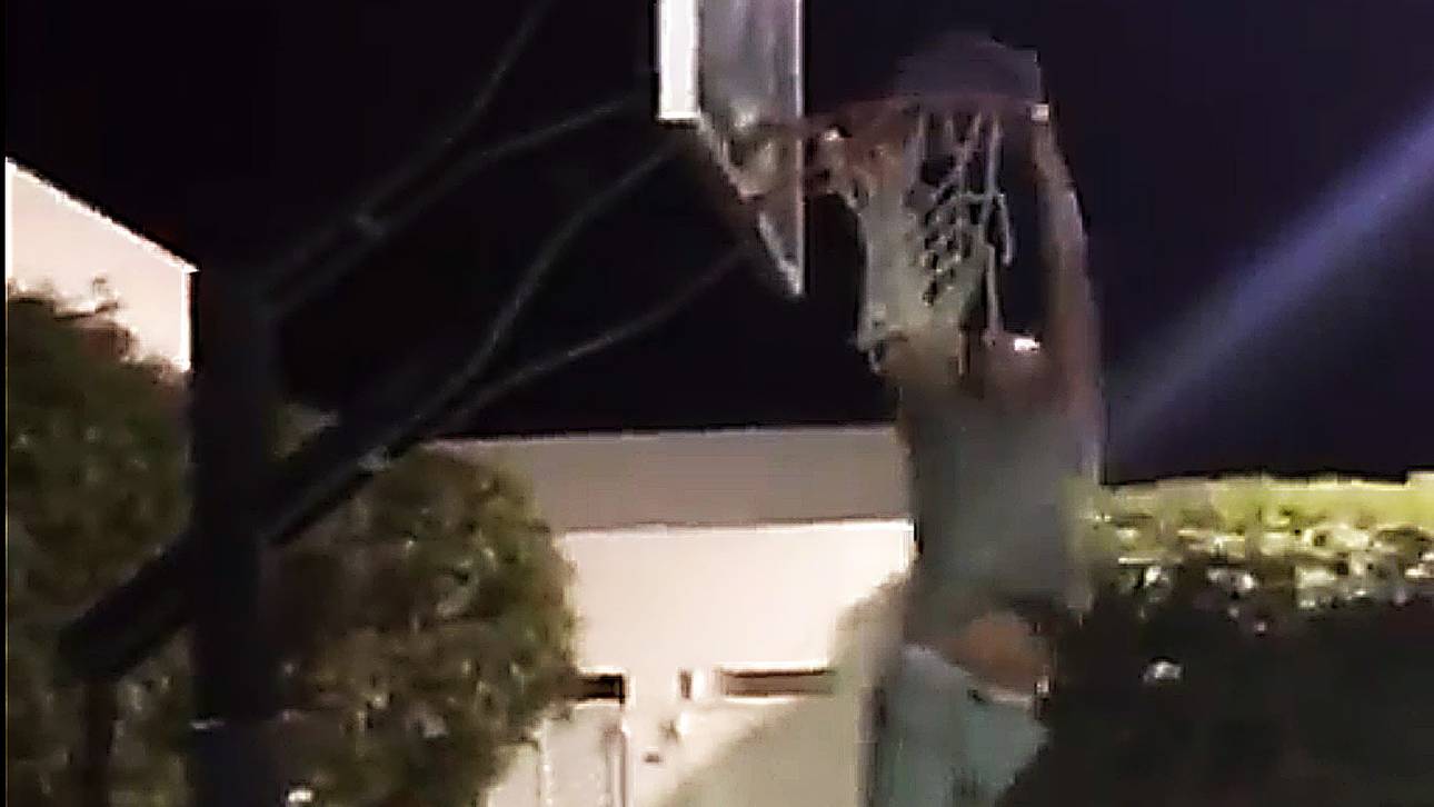 Boateng dunkt und tanzt im Urlaub