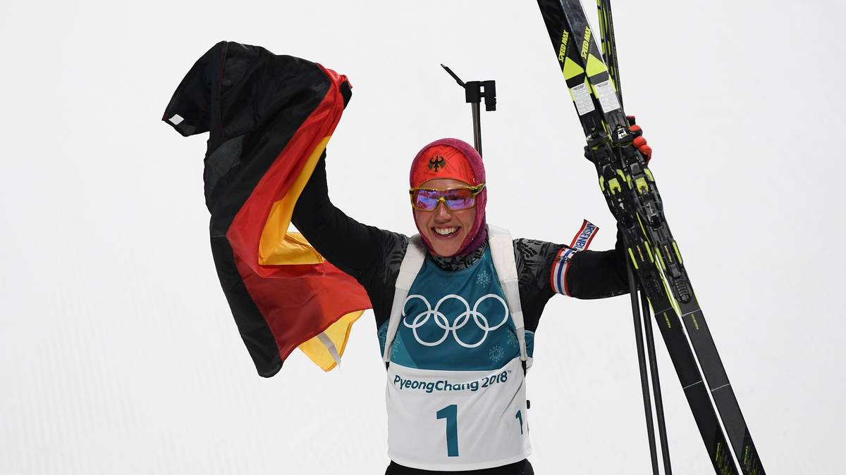 Bereits zum Auftakt der Olympischen Spiele in Pyeongchang gewinnt Dahlmeier den Sprint. In der Verfolgung holt sie sich souverän das zweite Gold. "Das ist cool. Saucool. Das ist unglaublich und ein großartiges Gefühl", sagt sie nach ihrem Triumph