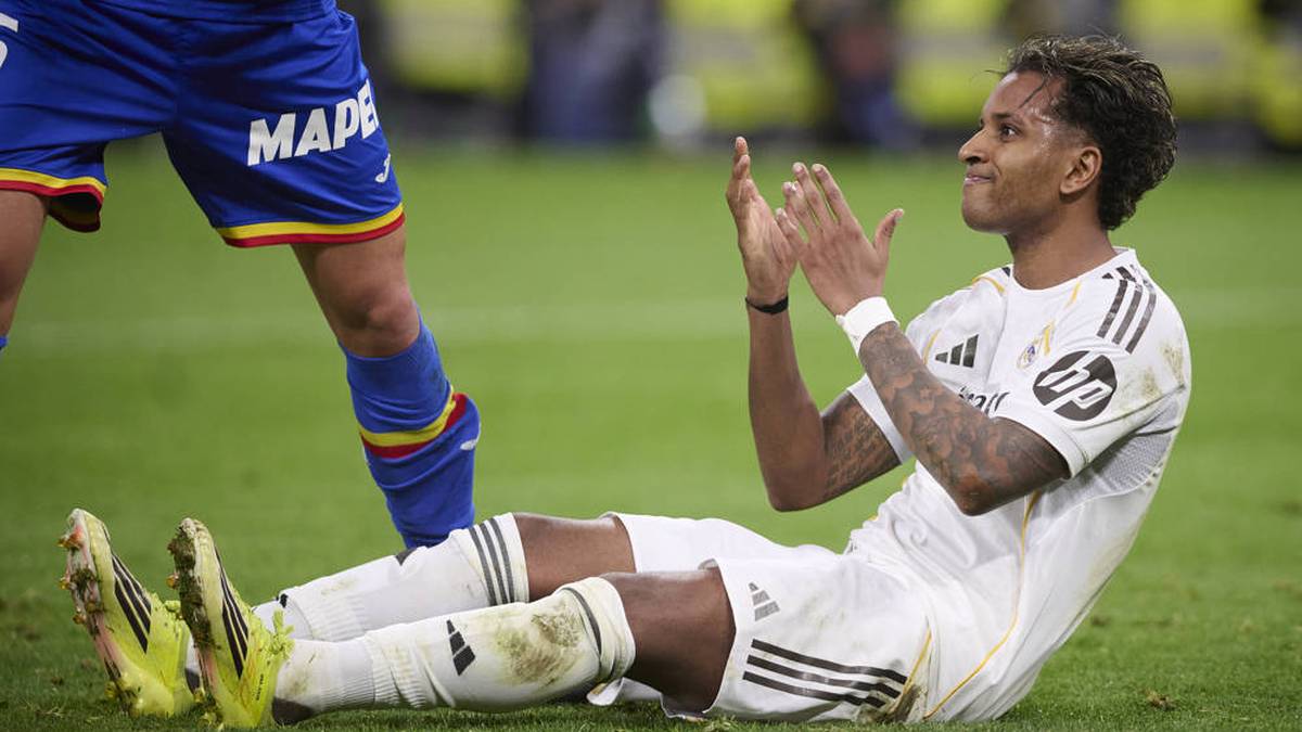 Der dribbelstarke Real-Madrid-Offensivmann zog sich Anfang März im Spiel gegen Getafe einen Kreuzbandriss zu. Deshalb kann der brasilianische Nationaltrainer Carlo Ancelotti nicht auf Rodrygo zurückgreifen. 