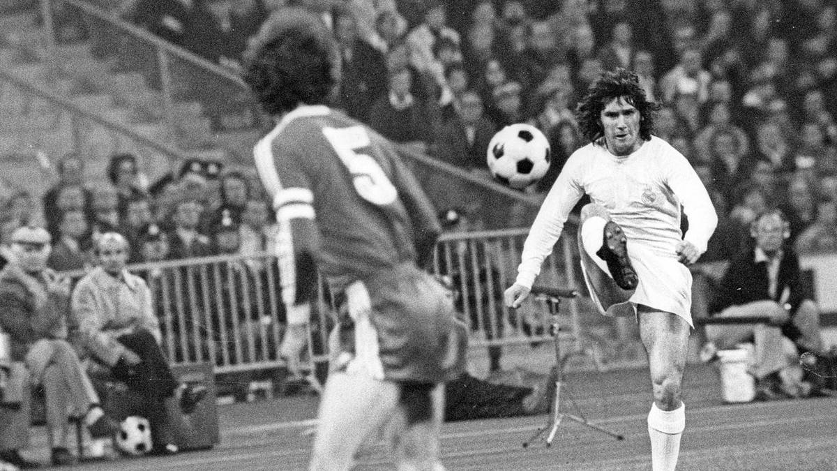 Platz 4: Carlos Santillana, 289 Tore